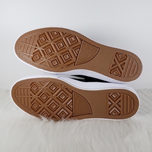 NWT Classic High Top Converse Sneakers - Picture 7 of 8